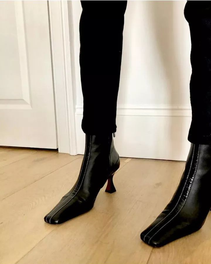 分享两款秋冬必入靴子,今年秋冬这4双靴子最值得买