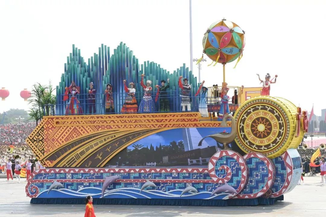 期待｜在*安门天**参加庆典的“壮美广西”彩车明天开始展出，快去C位合影