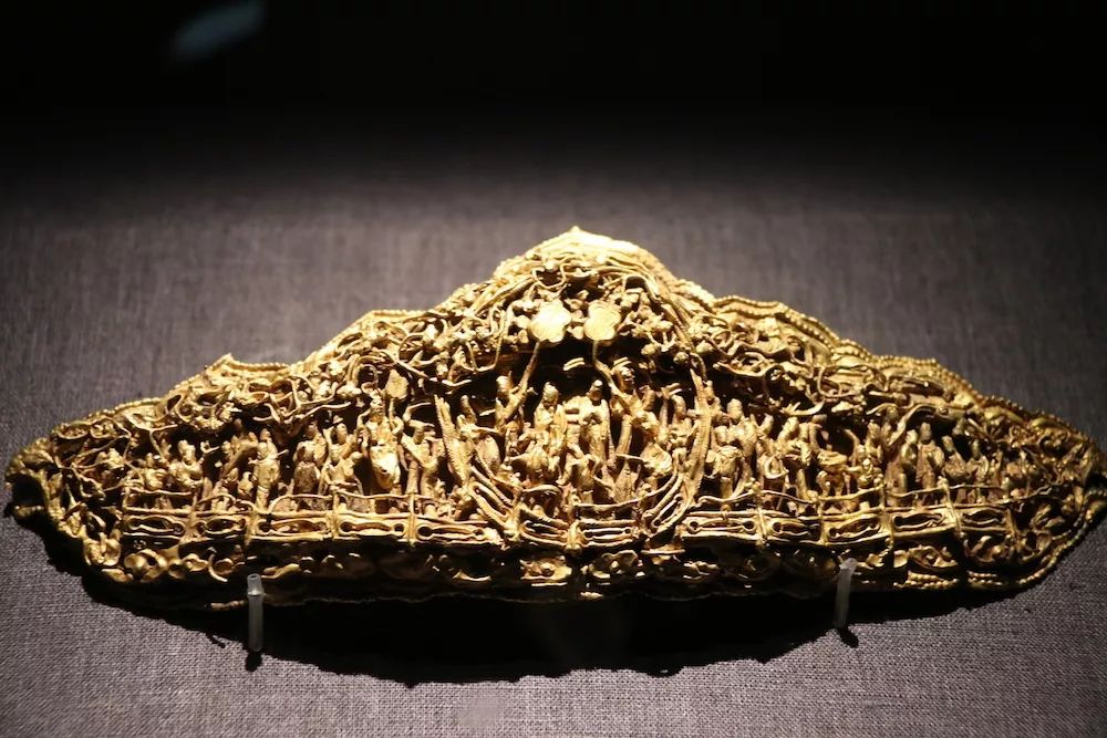 卡地亚满钻手镯窄版高定,卡地亚新款手镯时尚减龄黄金