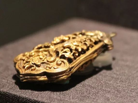 卡地亚满钻手镯窄版高定,卡地亚新款手镯时尚减龄黄金