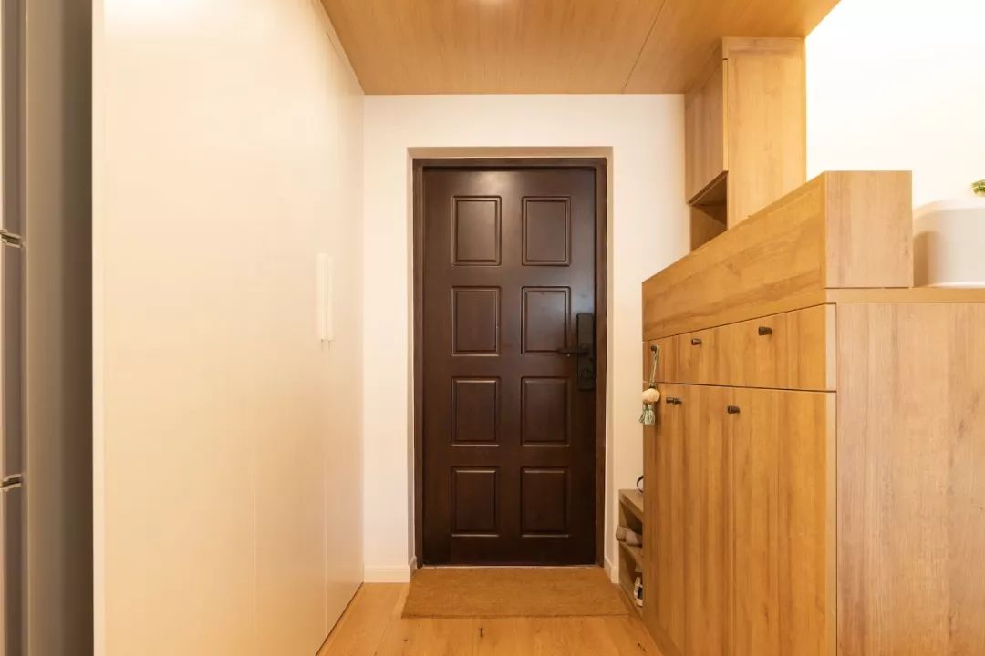 客厅没窗户没有阳光,客厅没有窗户一点采光都没有