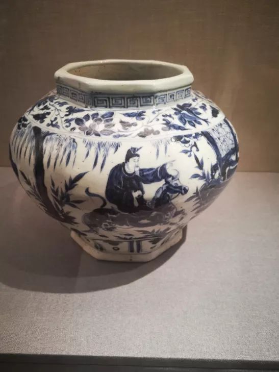 重庆大学建立了一个赝品博物馆,重庆大学赝品博物馆央视