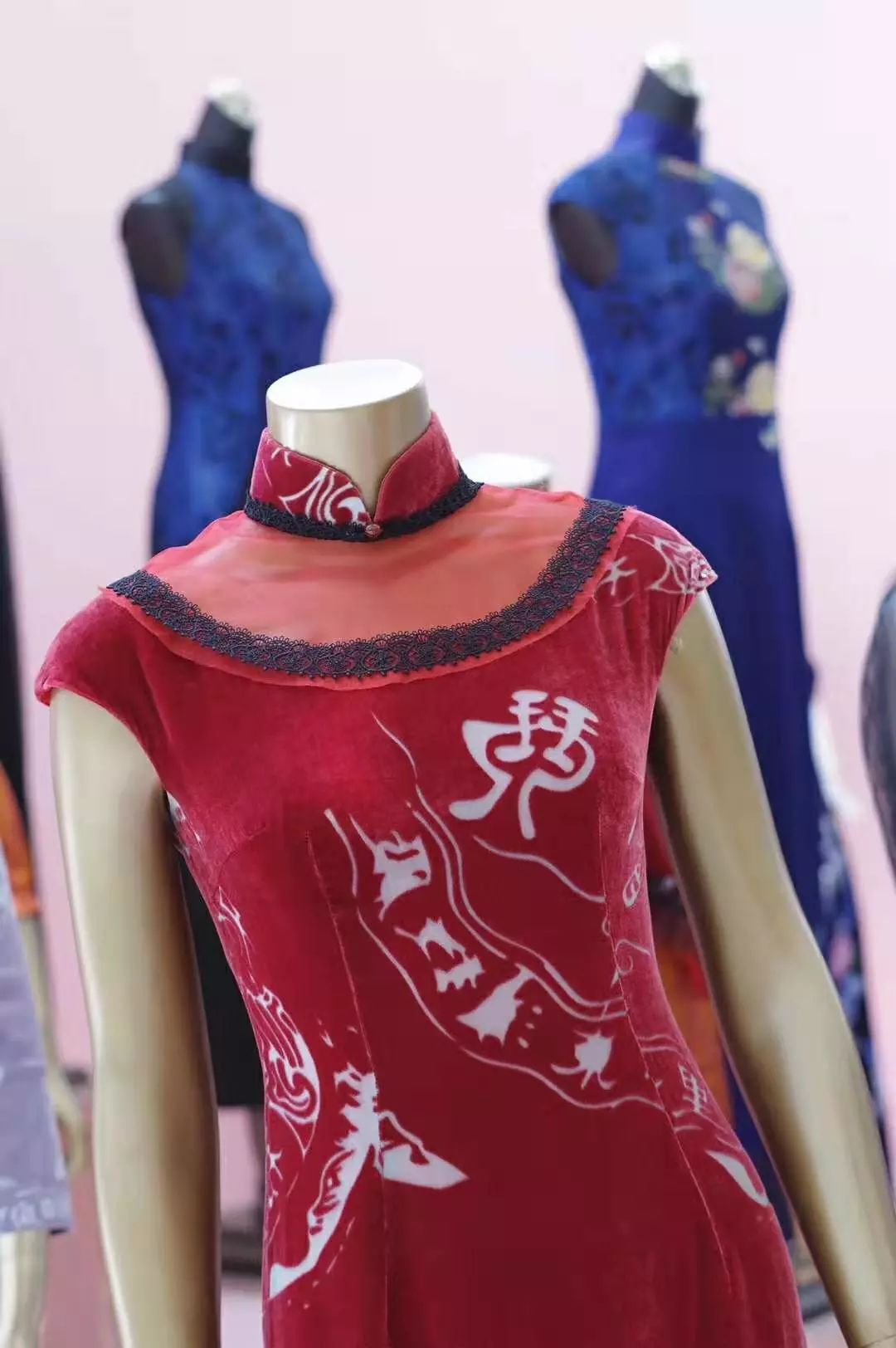 她用崇明元素打造的面膜和服饰，都成了抢手货！