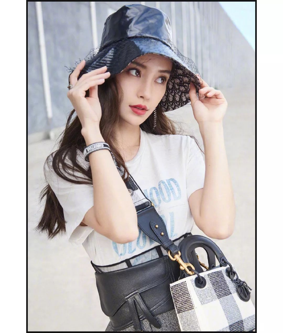 杜飞穿红色衣服,杜飞穿匡威