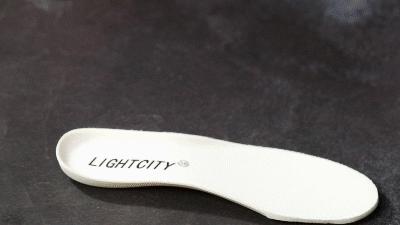 这双运动鞋竟然防水！暴雨大雪都不湿，还巨暖和