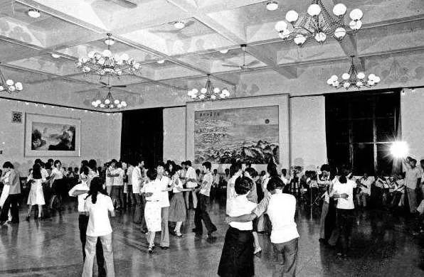 舞厅灯光璀璨,舞厅跳舞夜上海