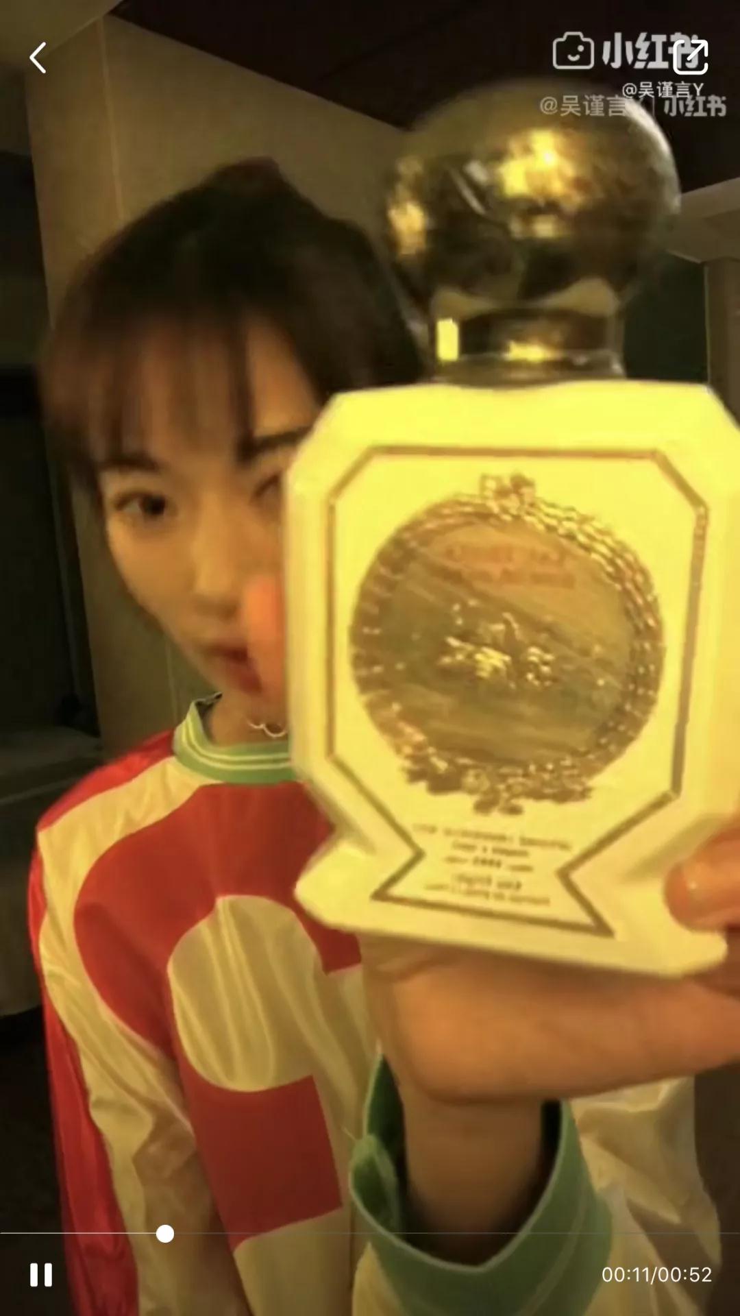 戚薇冰箱塞满香水,戚薇冰箱放香水视频