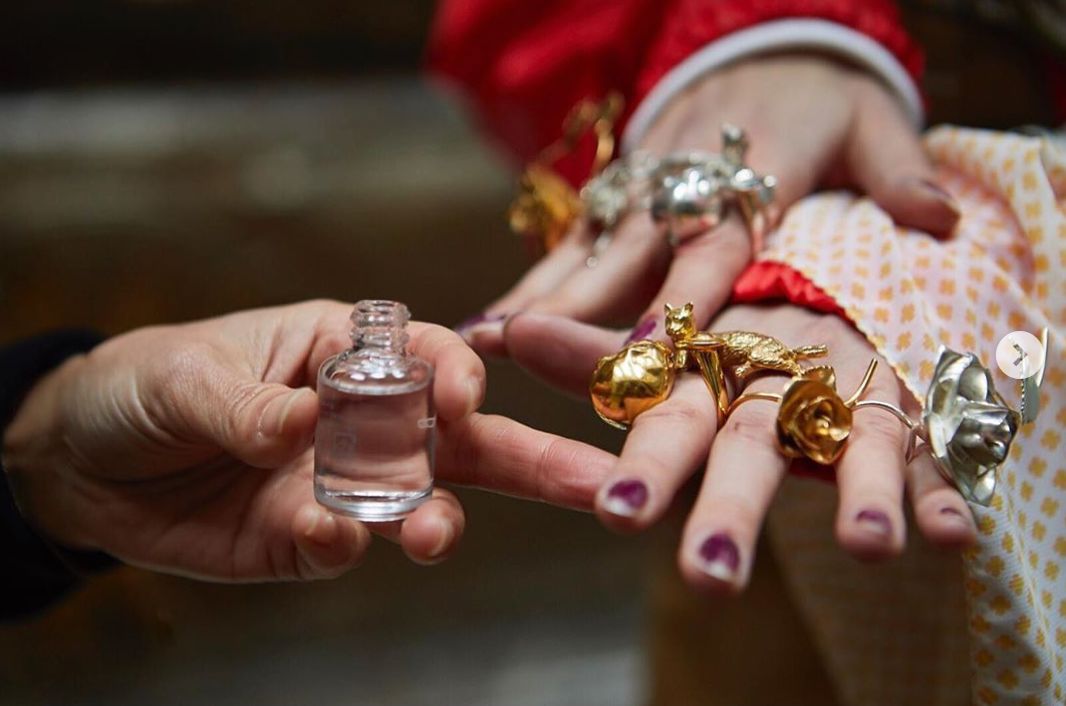 濂硅璁＄殑鐝犲疂璁╅檲涔旀仼鍙规湇,浠栬璁＄殑姣忎竴浠剁彔瀹濋兘鏄壓鏈搧