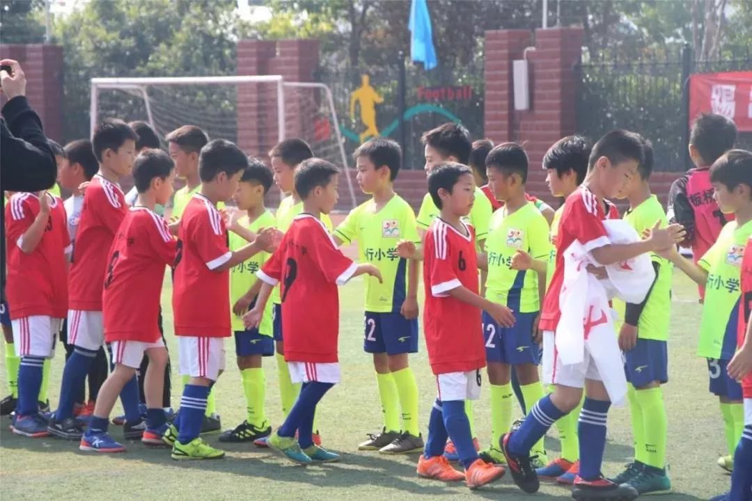 秋风飒飒绿茵逐梦雨花台区第六届“区长杯”校园足球联赛开赛啦！