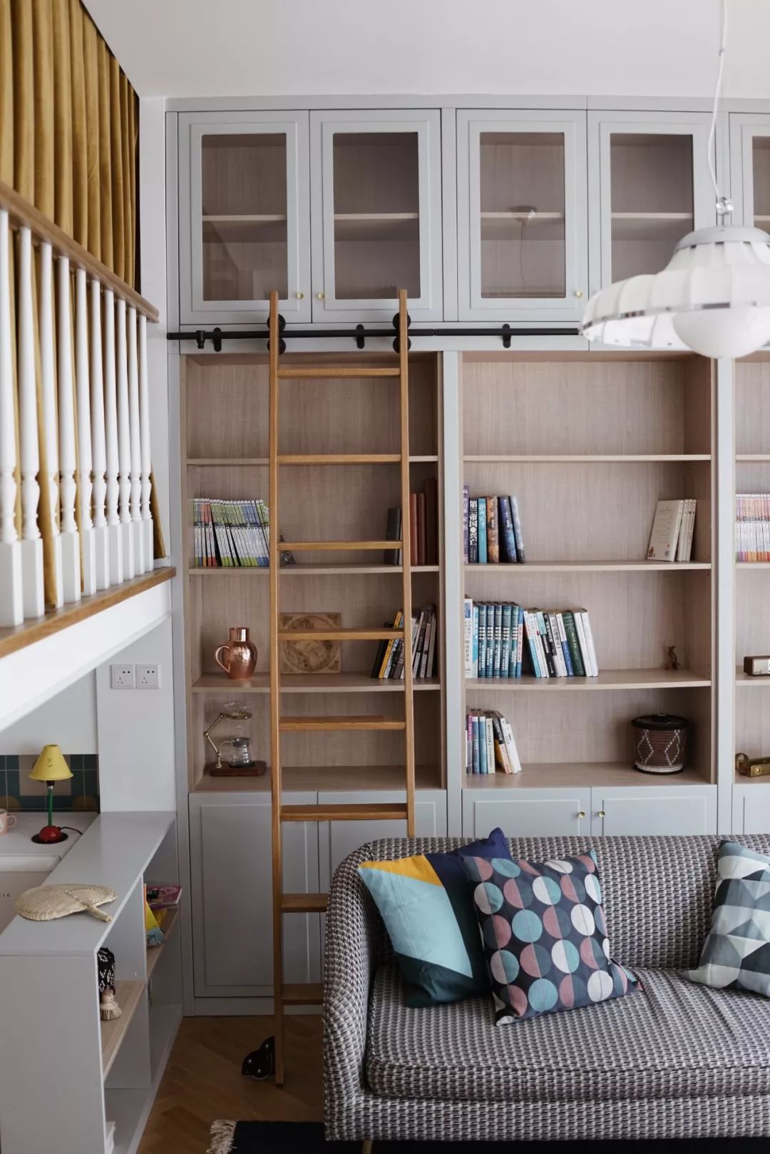 她买下32㎡上海老旧学区房，为女儿打造小桃园，还有20㎡超舒适大庭院