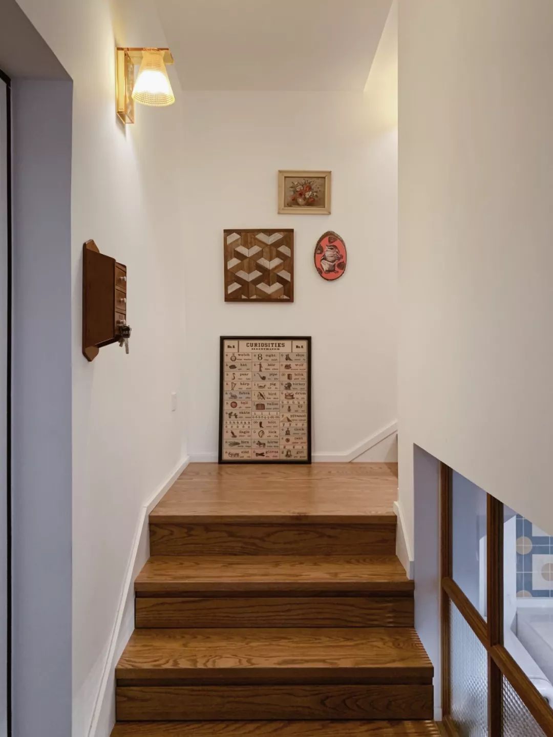 她买下32㎡上海老旧学区房，为女儿打造小桃园，还有20㎡超舒适大庭院