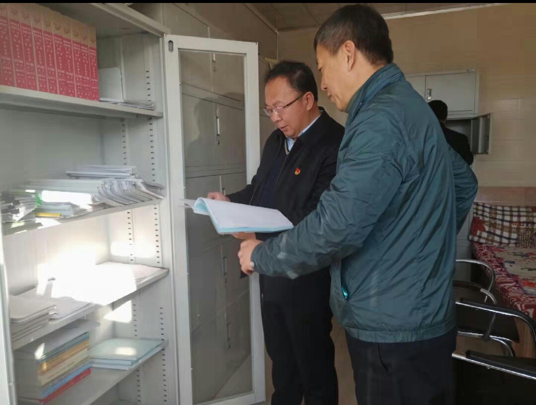 哈尔滨商业大学在依安县新发乡福来村开展国家扶贫日帮扶活动