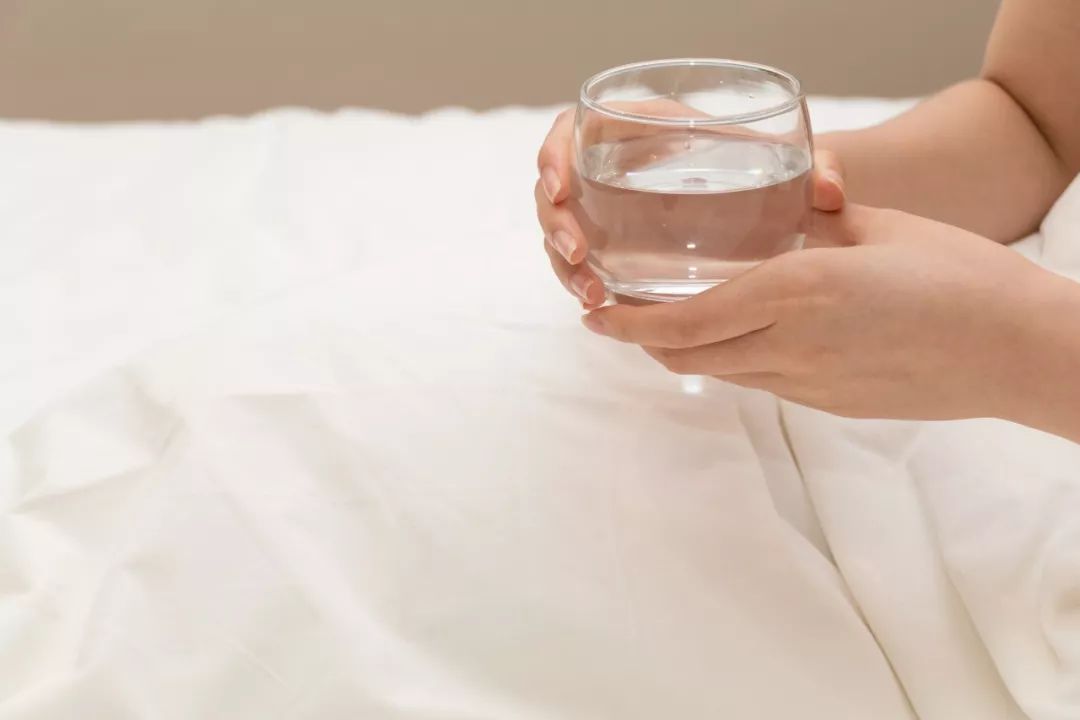 千滚水和隔夜水喝了会致癌吗,千滚水致癌隔夜水有毒真相在这里