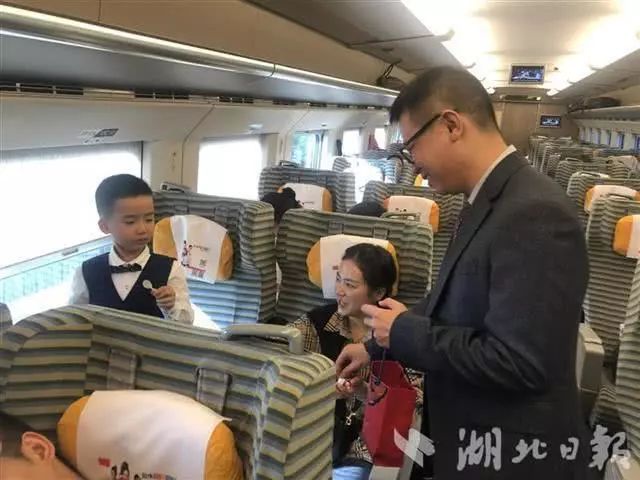 厉害了!六安小伙亿元“婚车”迎娶武汉女博士……