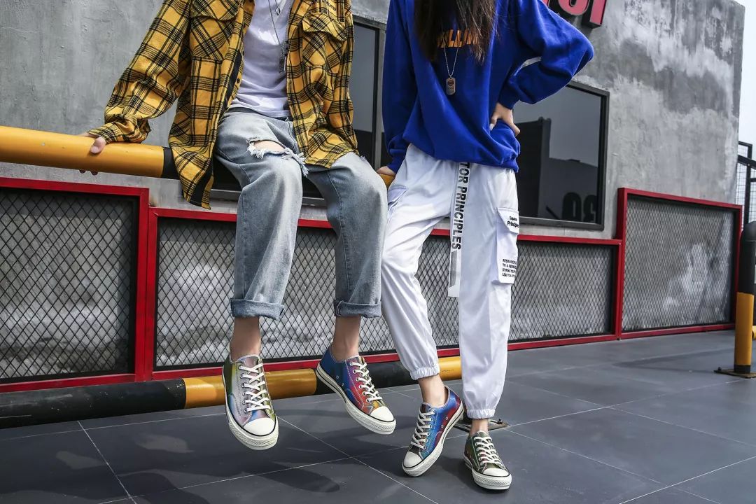 中国造了双百元鞋竟有3,600,000色？！穿上1秒就炸街、不怕脏