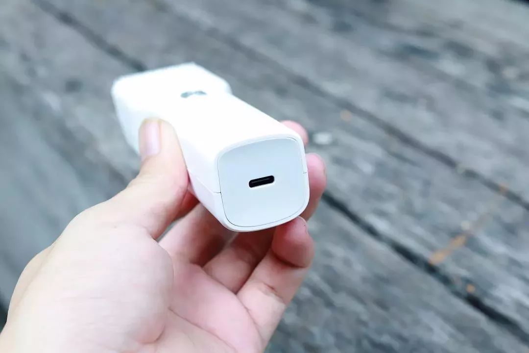 头发长理发店没开门怎么办，别在傻傻的等了，搞个理发器自己剃头