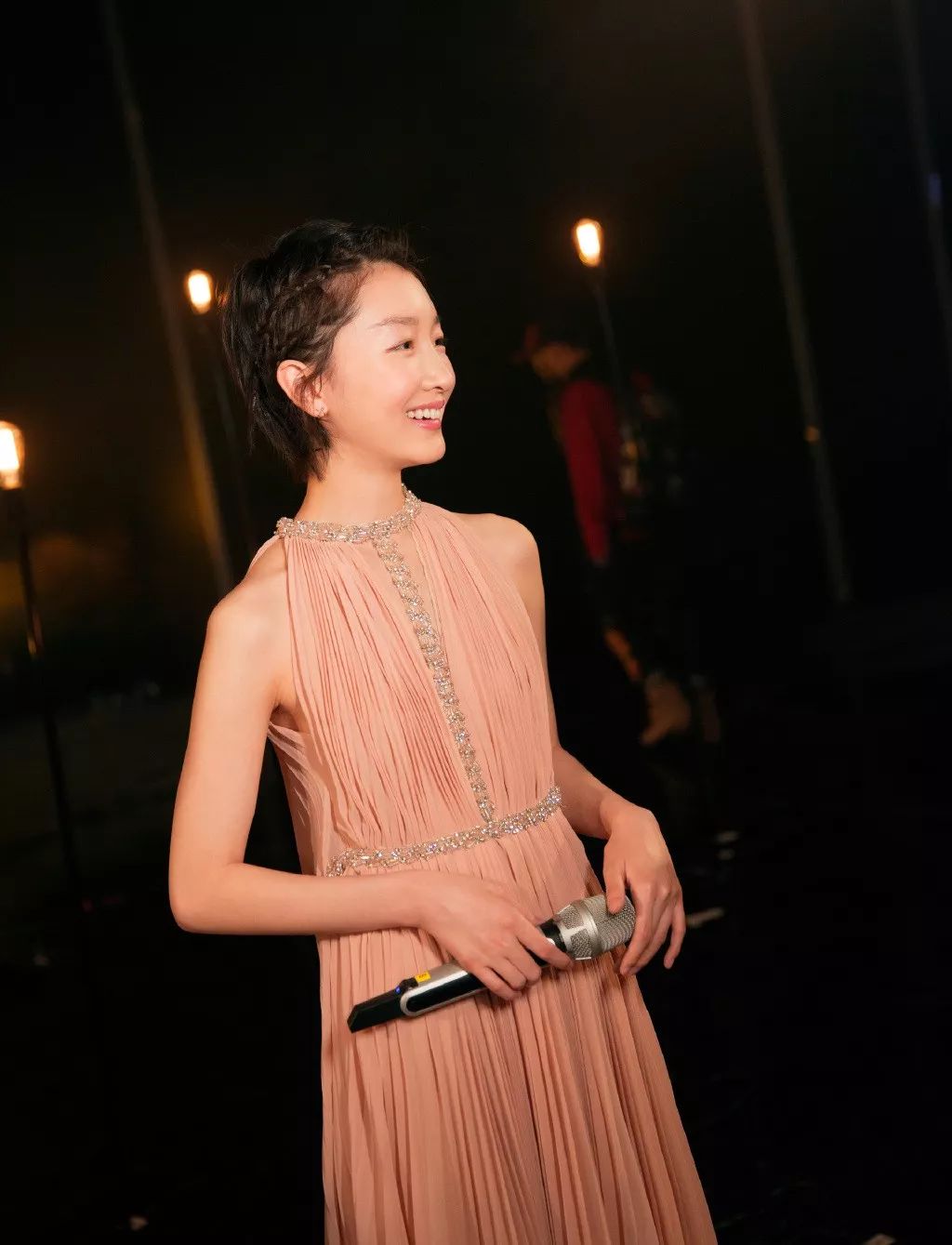 头大脸大适合什么发型短发,头小脸大适合什么发型男学生