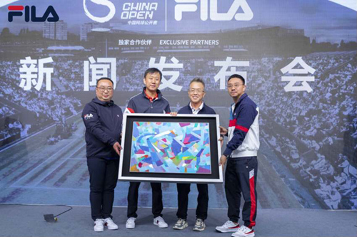 fila走下神坛,从烫手山芋到香饽饽