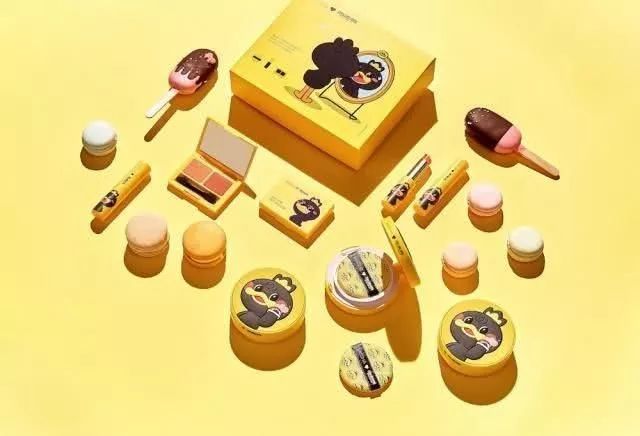 周黑鸭虾尾贵吗,机场的周黑鸭贵吗