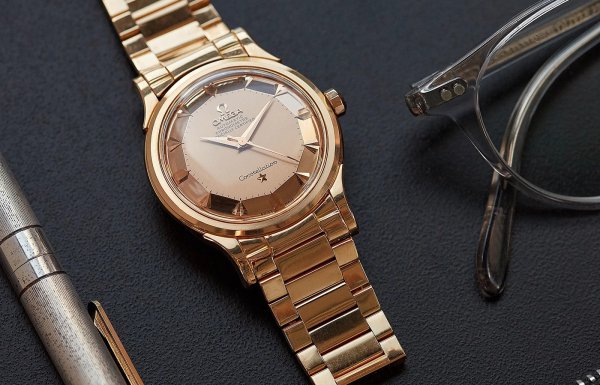 定位最高欧米茄的旗舰系列,欧米茄的档次定位