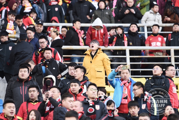 一场比赛失利,亚泰1比2负于申花集锦