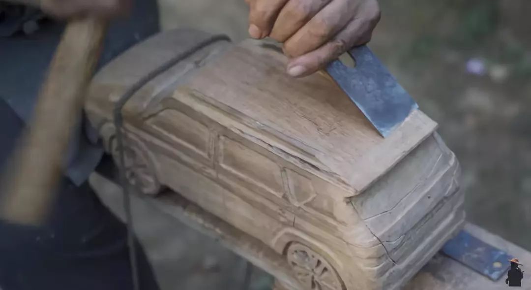 真·鲁班再世！61岁中国大爷造出2500年前鲁班凳，惊艳1000万外国网友：这还是我认识的中国功夫吗？