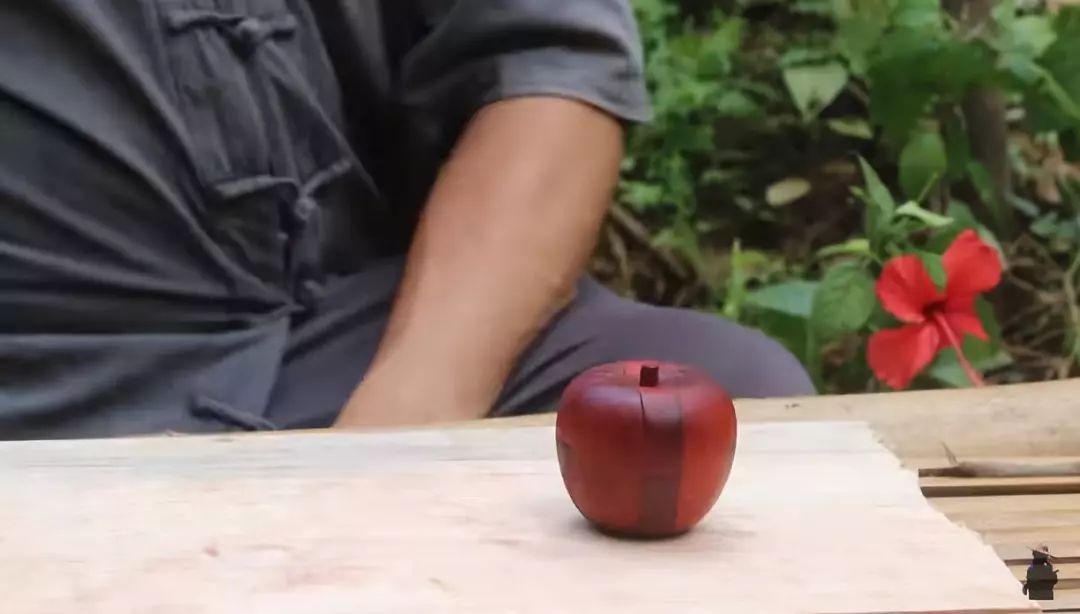 河南大爷做出2600年前的鲁班凳,山村老人制作鲁班凳惊艳国外