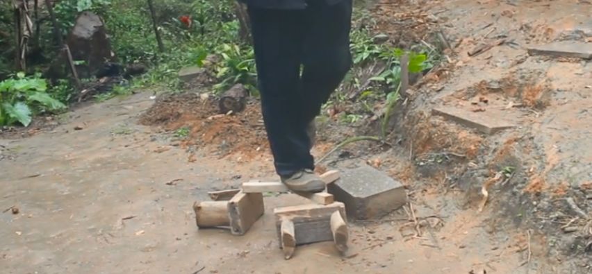 河南大爷做出2600年前的鲁班凳,山村老人制作鲁班凳惊艳国外