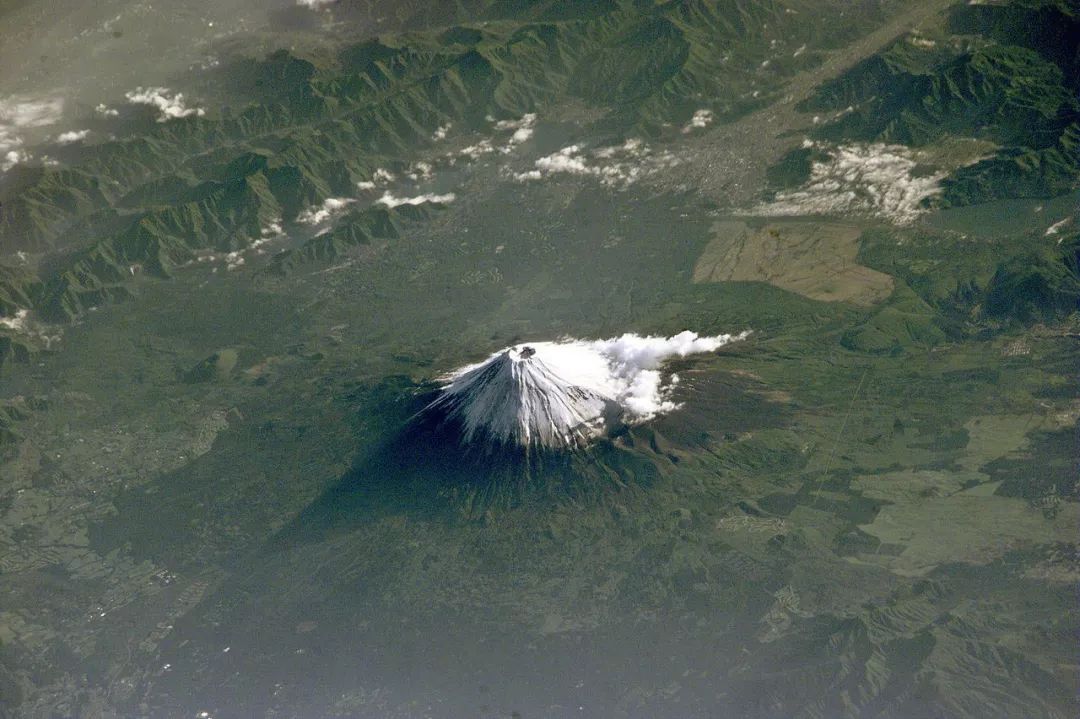 世界上富士山图片,地球卫星图看富士山