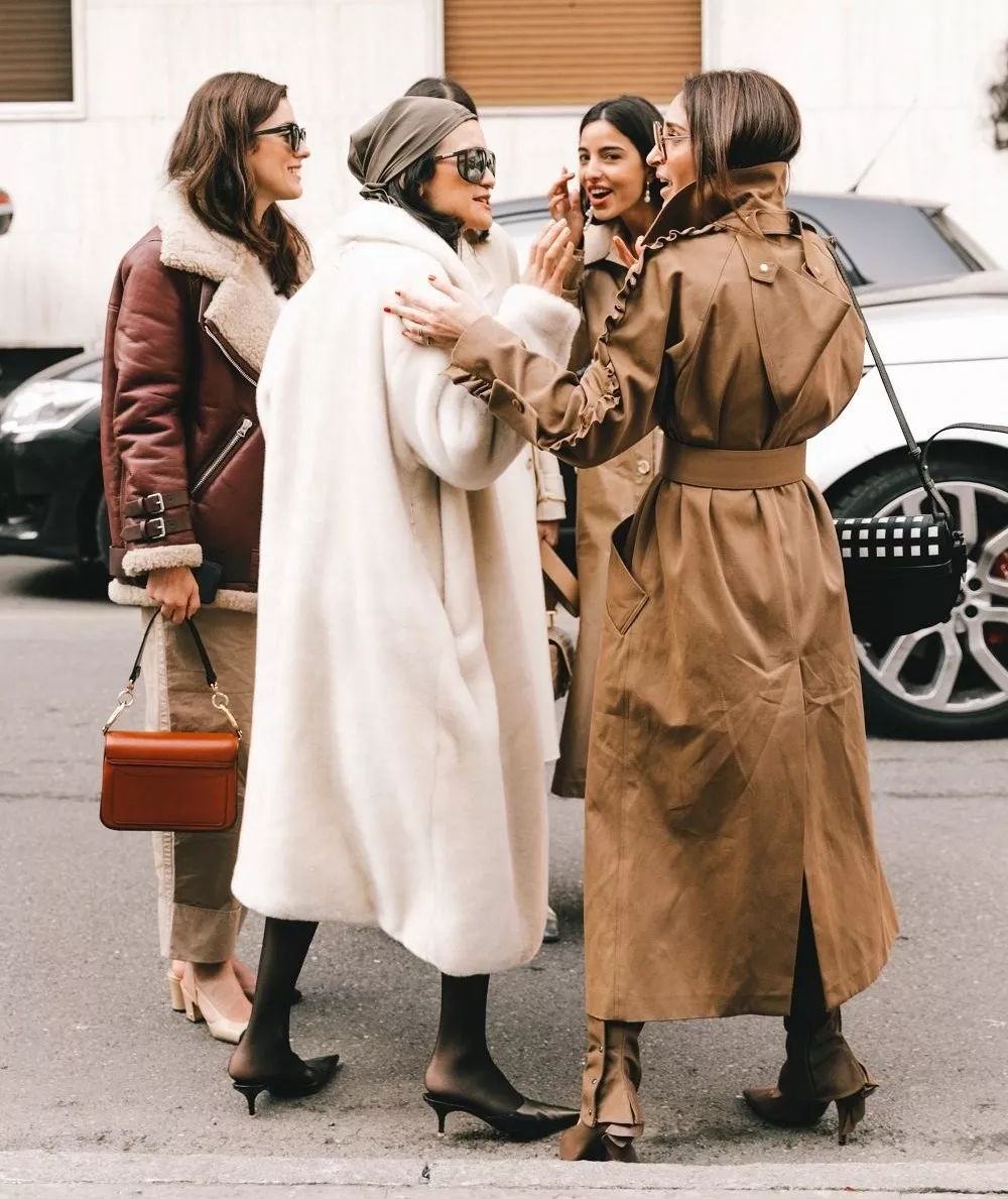 表面光鲜亮丽的时装编辑们，背地里竟然都在买这些？