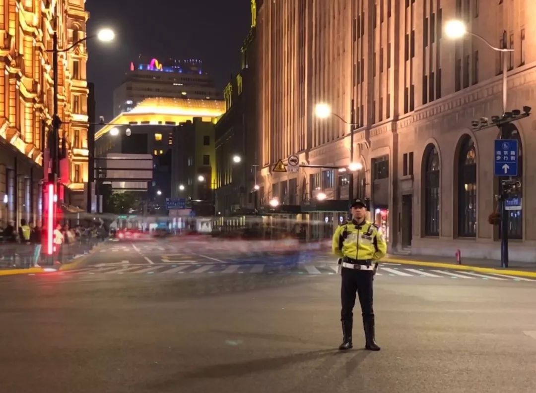 【身边的马天民】“外滩指路人”黄俊带你观赏进博会别样的“警”色