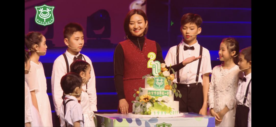 今天，这所学校的生日会惊艳全场