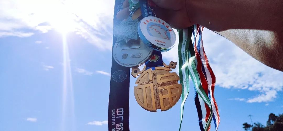 盘点消防员和小动物爆笑名场面,盘点消防员与小动物的搞笑瞬间