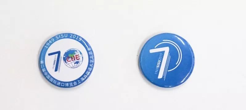 同学，换徽章吗？沪上各高校“小叶子”进博徽章大集合！