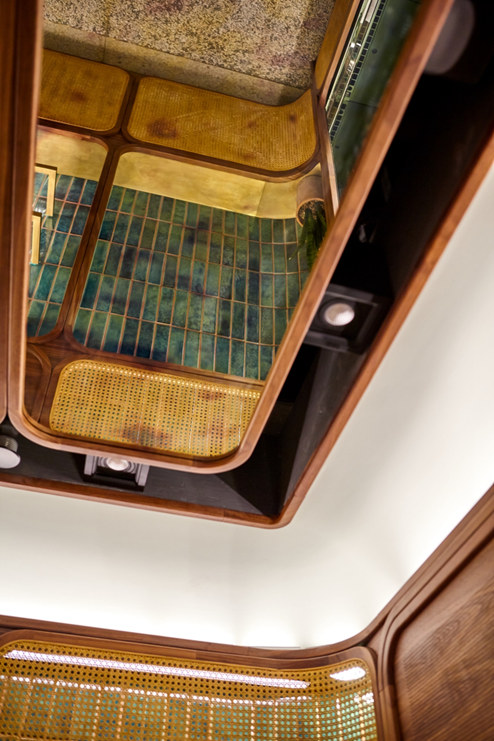 小小果汁店玩起复古油画风，这次真的美到心坎里了