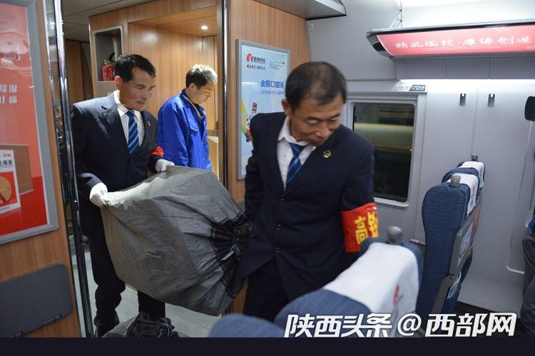 叮你的快递已到达请查收图片,叮你的快递已到达表情包