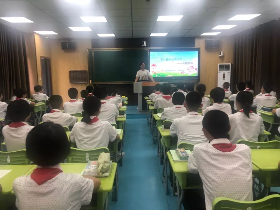 福州杨桥中学：*党**员先锋显风采引领教改见成效