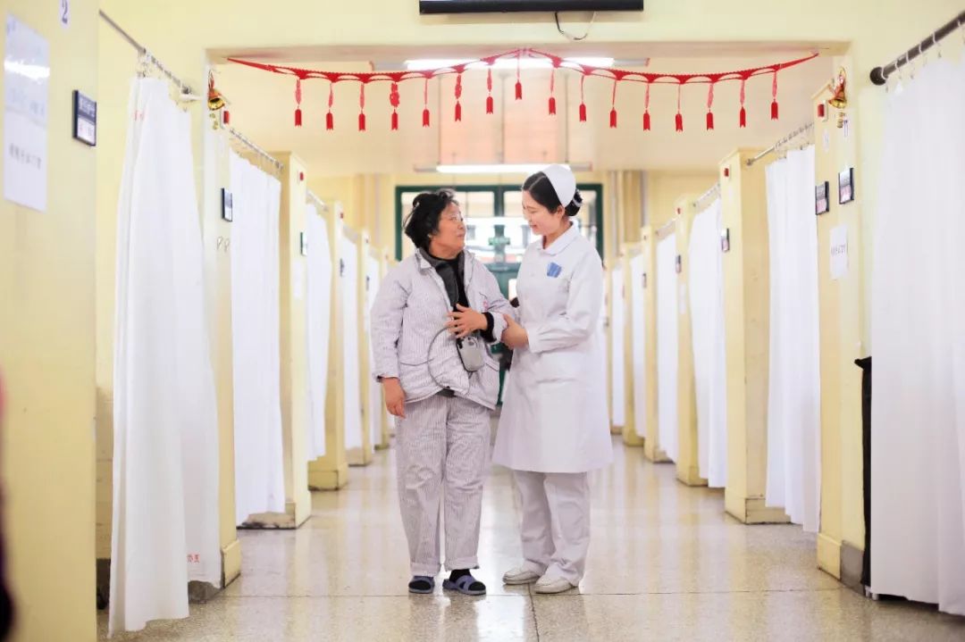 我们该怎么对待亲人的离别和病痛,如何看待疾病和死亡