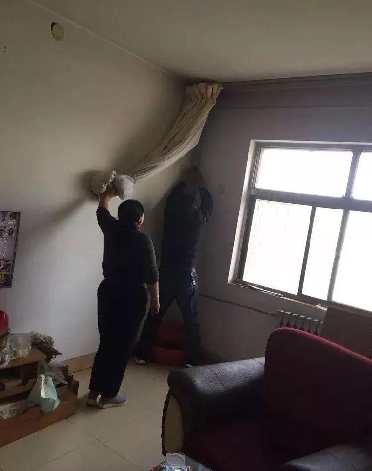 你的家里温暖如春，你可知这个城市有一群暖男在为你抵御寒冬