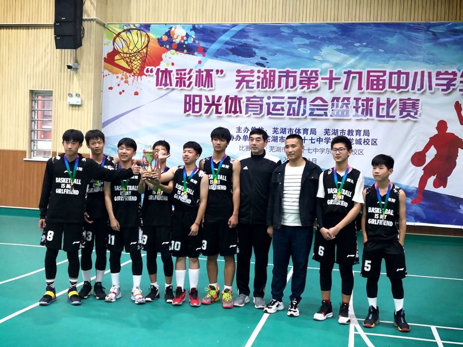 农村小孩爱篮球,山里娃爱篮球