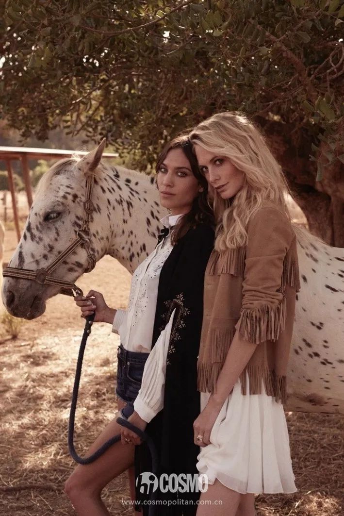 好久不见的ITgirl钟小姐，毛衣很不错喔