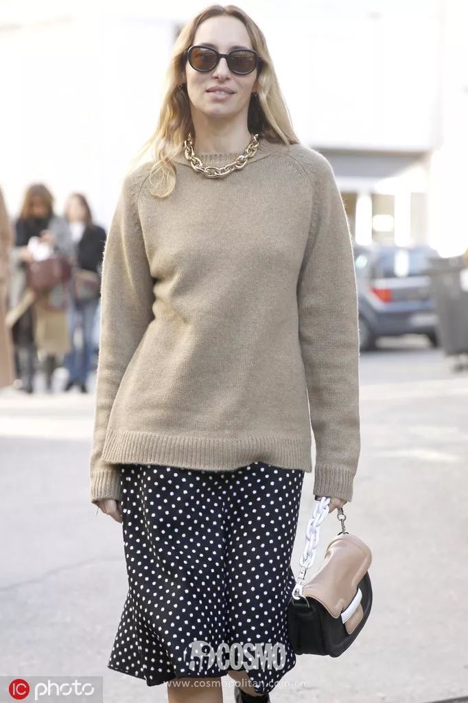 好久不见的ITgirl钟小姐，毛衣很不错喔