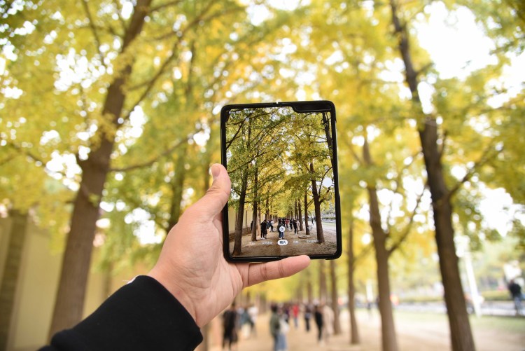 这些天，我与“折叠屏手机”朝夕相处