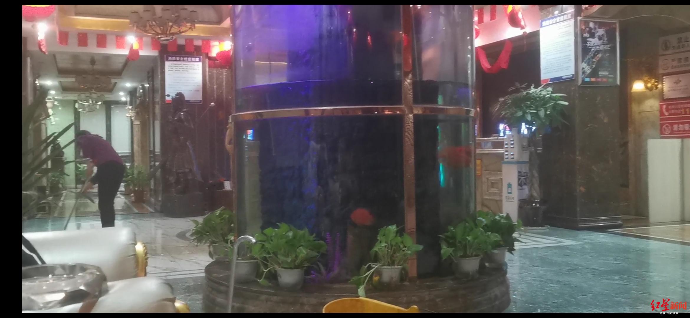 湖南未成年少女KTV陪唱后被多人性侵，当地全面整顿娱乐场所，女孩老师觉得很心痛