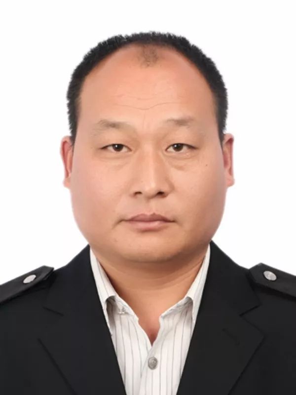 他们开车的，快把他们“揪”出来