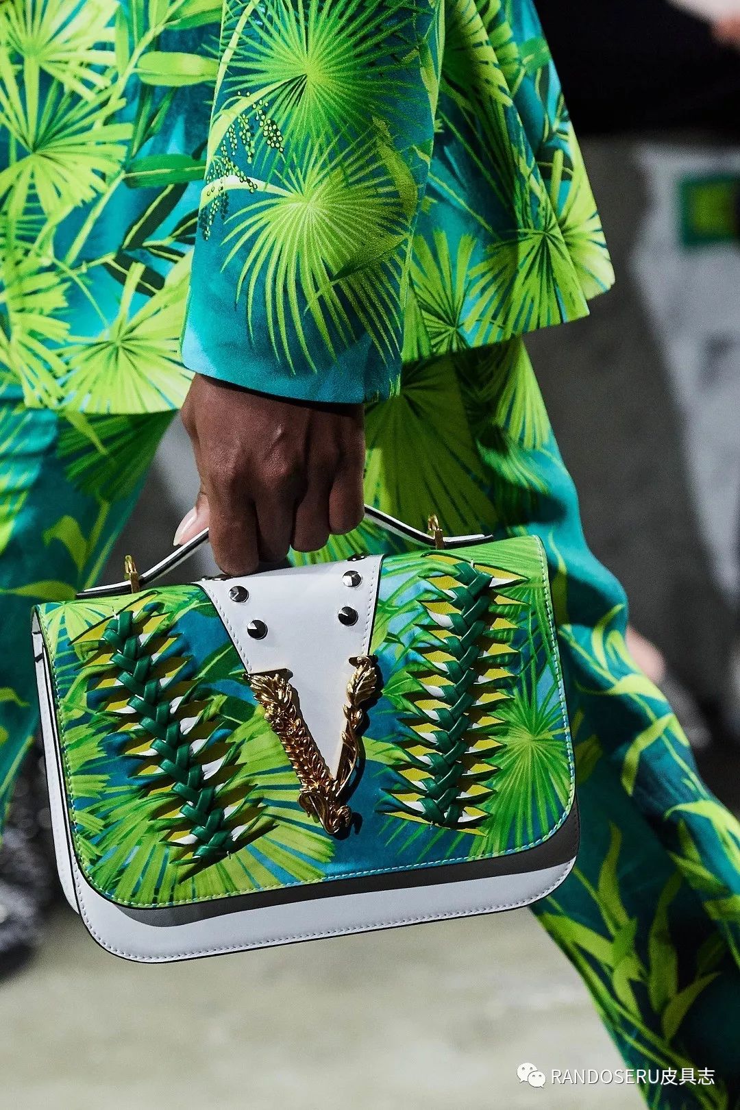 看完2020大牌新包，我的买包清单有几米长了…