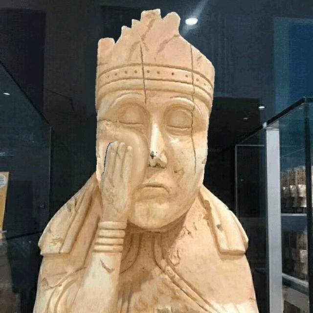 这张图非常火,网友留言说:这个星星就不知道把板凳往前挪一挪吗