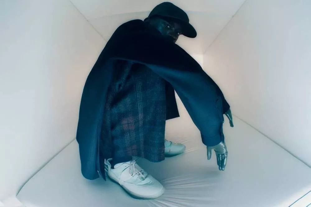 曾被高级时装看不起的球鞋，如今成了奢侈品牌们的摇钱树