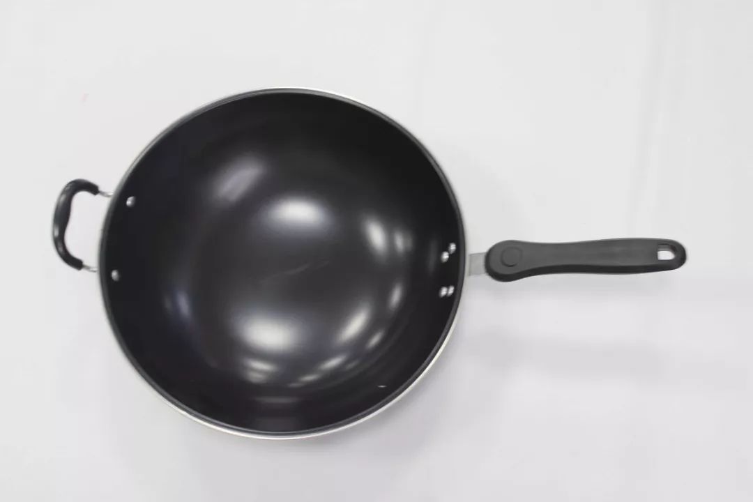 全网公认最好用无涂层铁锅爱仕达,爱仕达与炊大皇的铁锅哪个比较好