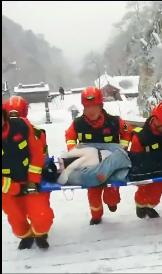 广州地陷父子2人怎么样,最新广州地陷父子被困